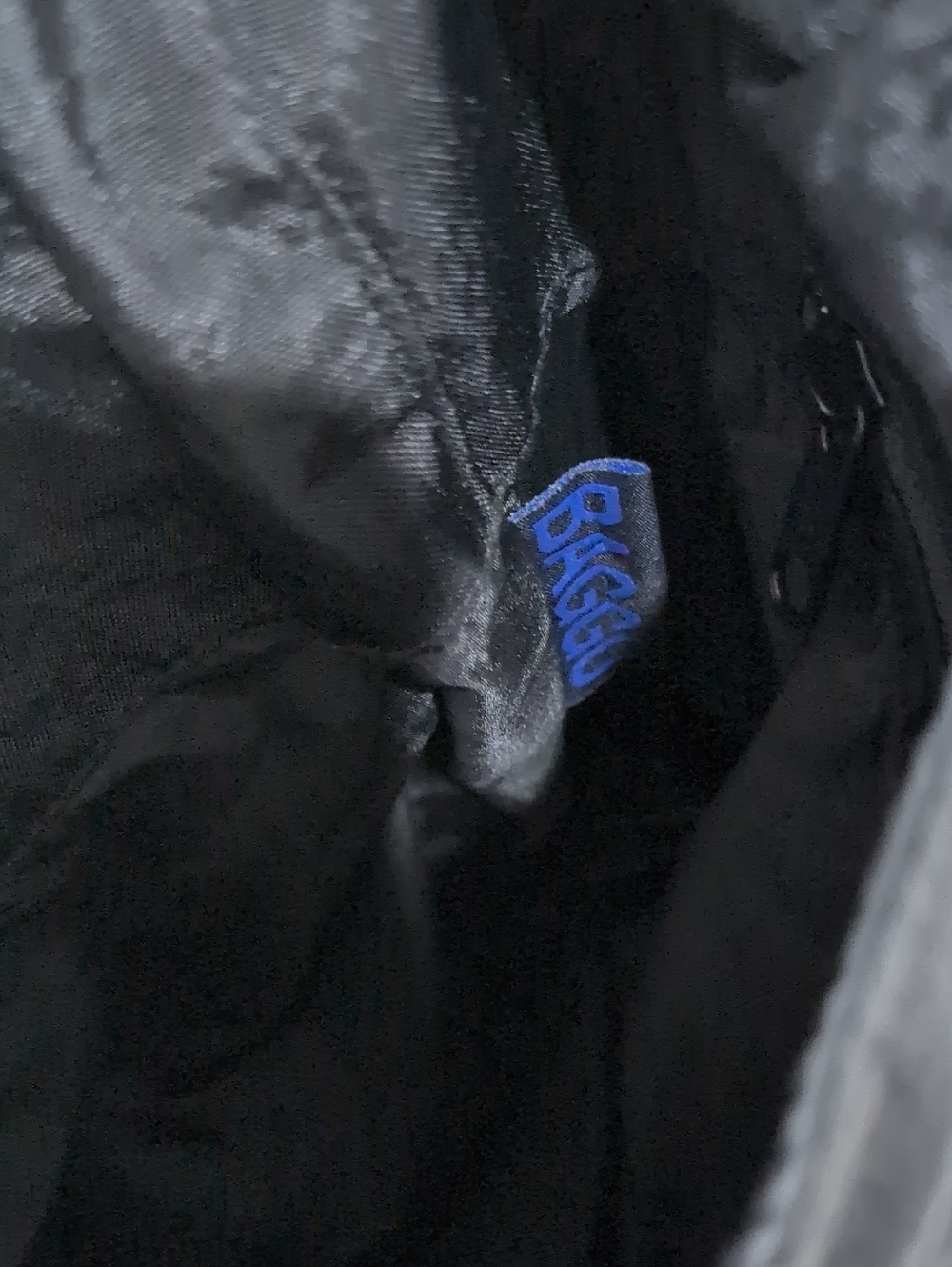 Small Nylon Sling Baggu - Picture 11 of 11